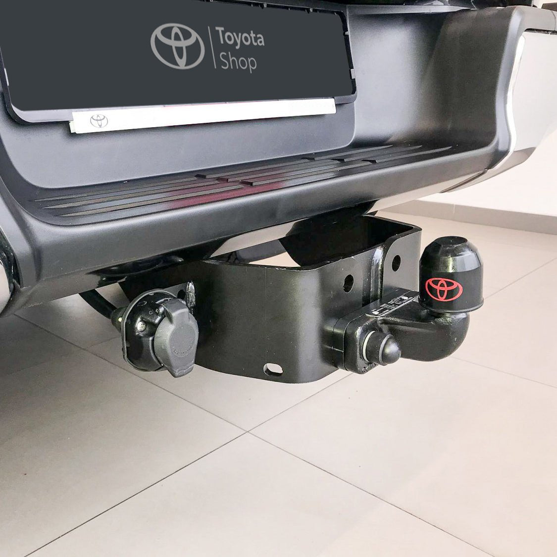 Carlig de remorcare - Toyota Hilux - CarFun.ro - Accesorii Originale