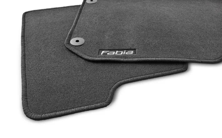 Set Covorase Textile Standard Skoda pentru Fabia II Combi si Fabia II Kurzheck (2007 - 2014), Fata si Spate, Negru cu Inscripție Fabia - CarFun.ro - Accesorii Originale