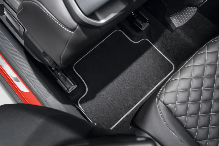 Set covorase textile Volkswagen Original "Premium" - cu logo T - Roc, 4 bucati, negru - Volkswagen Shop