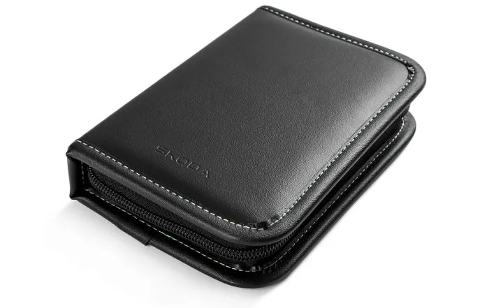 Set de Carti de Joc Skoda cu Etui, Caiet de Notite si Creion, Negru - CarFun.ro - Accesorii Originale