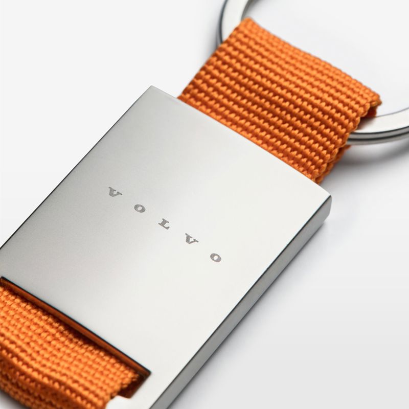 Breloc Volvo, Cureluta si Metal