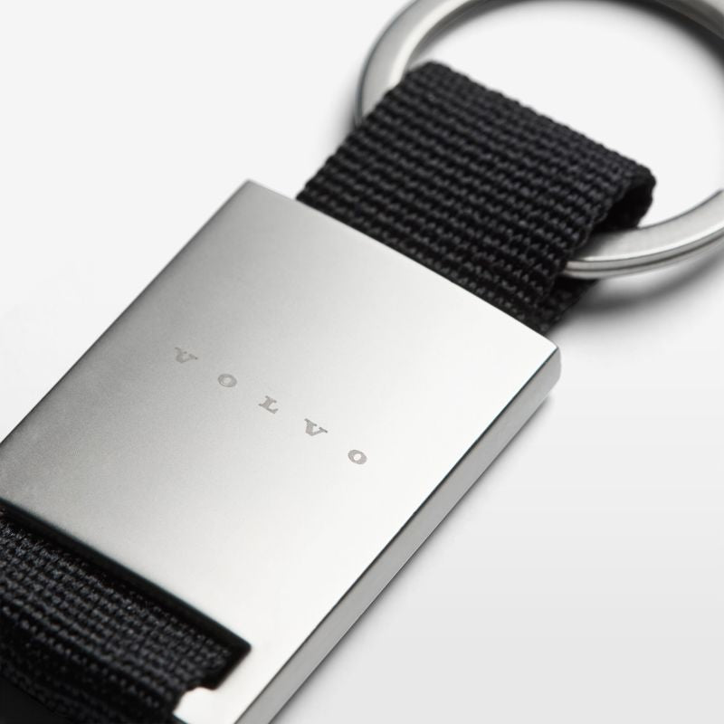 Breloc Volvo, Cureluta si Metal