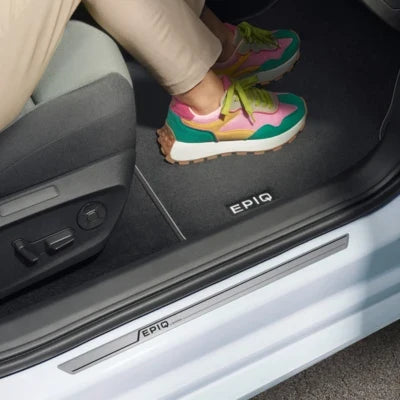 Ornamente prag Skoda Epiq montate pe usa