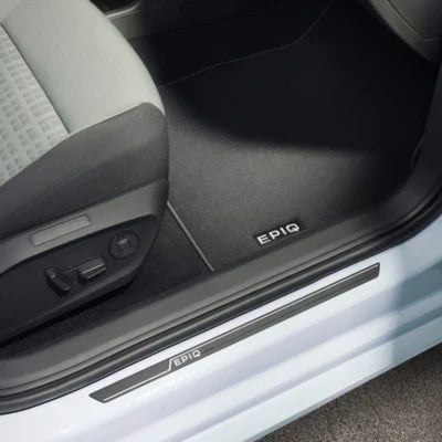 Ornamente prag Skoda Epiq negru montate pe usa