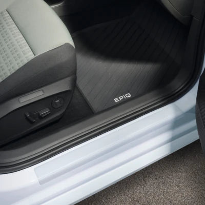 Set 4 covorase All Weather negru cu logo Epiq pentru Skoda Epiq - montate alaturi de protectii prag spate