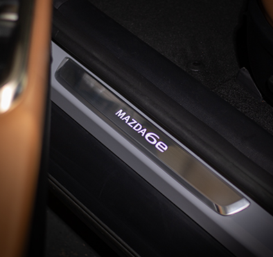 Praguri de usa cu iluminare Mazda6e