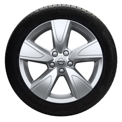 Set original de roți de iarnă pentru Volvo XC40, cu jante din aliaj de 17" și anvelope Pirelli. Performanță, siguranță și compatibilitate perfectă cu autovehiculul.