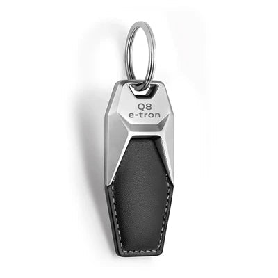 Breloc Audi Q8 e - tron piele si metal negru argintiu - CarFun.ro - Accesorii Originale