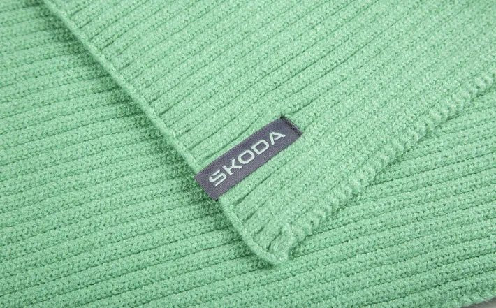 Set Skoda caciula si fular knitted electric green - CarFun.ro - Accesorii Originale