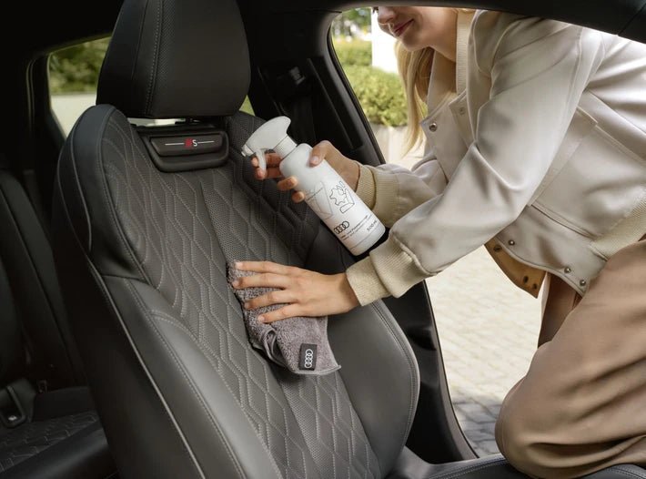 Solutie curatare piele si tapiterie Audi Original 500 ml - CarFun.ro - Accesorii Originale