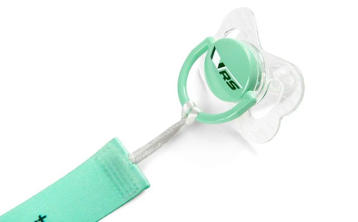 Suzeta Skoda Motorsport RS 0 - 6 luni cu lant si clip – silicon BPA free, electric green, set cu etui - CarFun.ro - Accesorii Originale